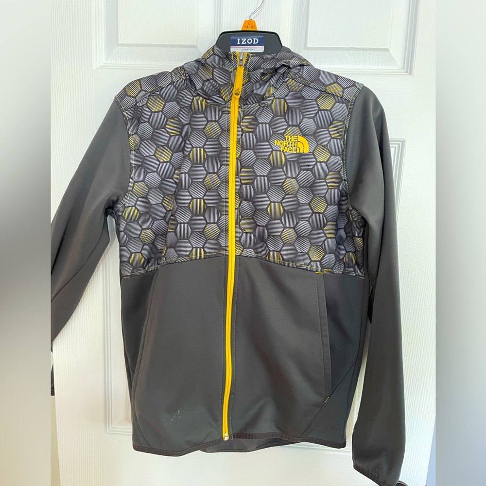 North face grey and yellow lightweight zip up jacket. Size: Boys XL